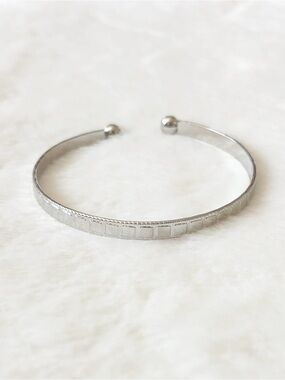 5/$15 🩷 MUST BUNDLE Silver Textured Open Cuff Bracelet